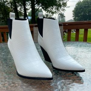 Shoe Dazzle White Booties